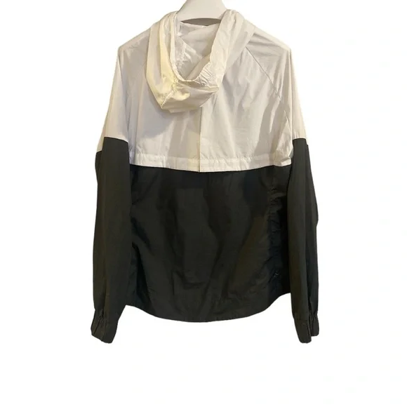 Women’s Nike Zippered Running Jacket / Windbreaker, Size M. - Picture 2 of 7